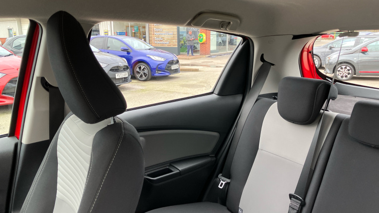 Toyota Yaris 1.5 Hybrid Icon Tech 5dr CVT Hybrid Hatchback